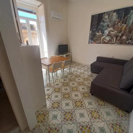 A Casa Di Nonna Ida, Nel Cuore Pulsante Di Napoli-3
